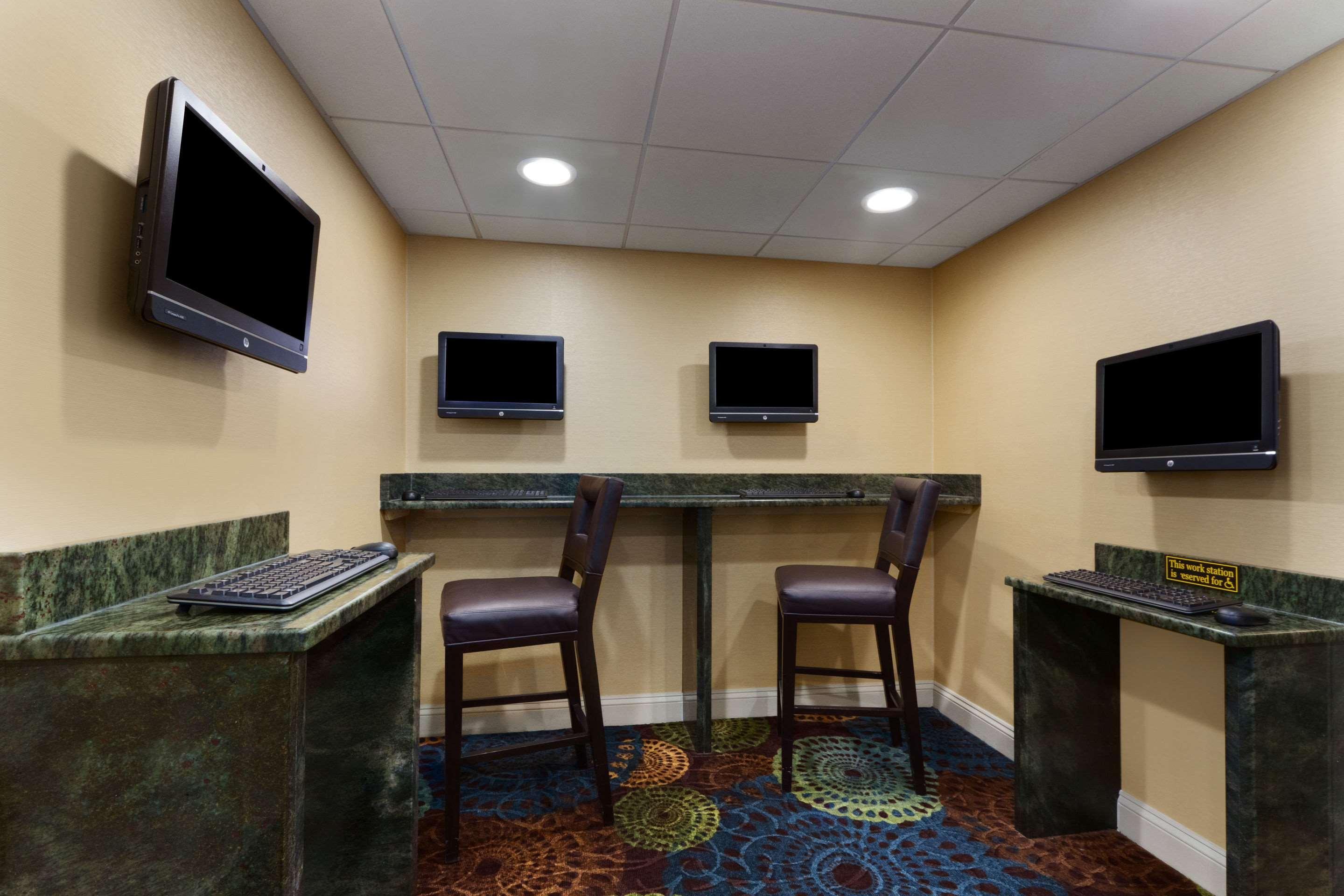 Comfort Inn & Suites Glen Mills - West Chester Екстериор снимка