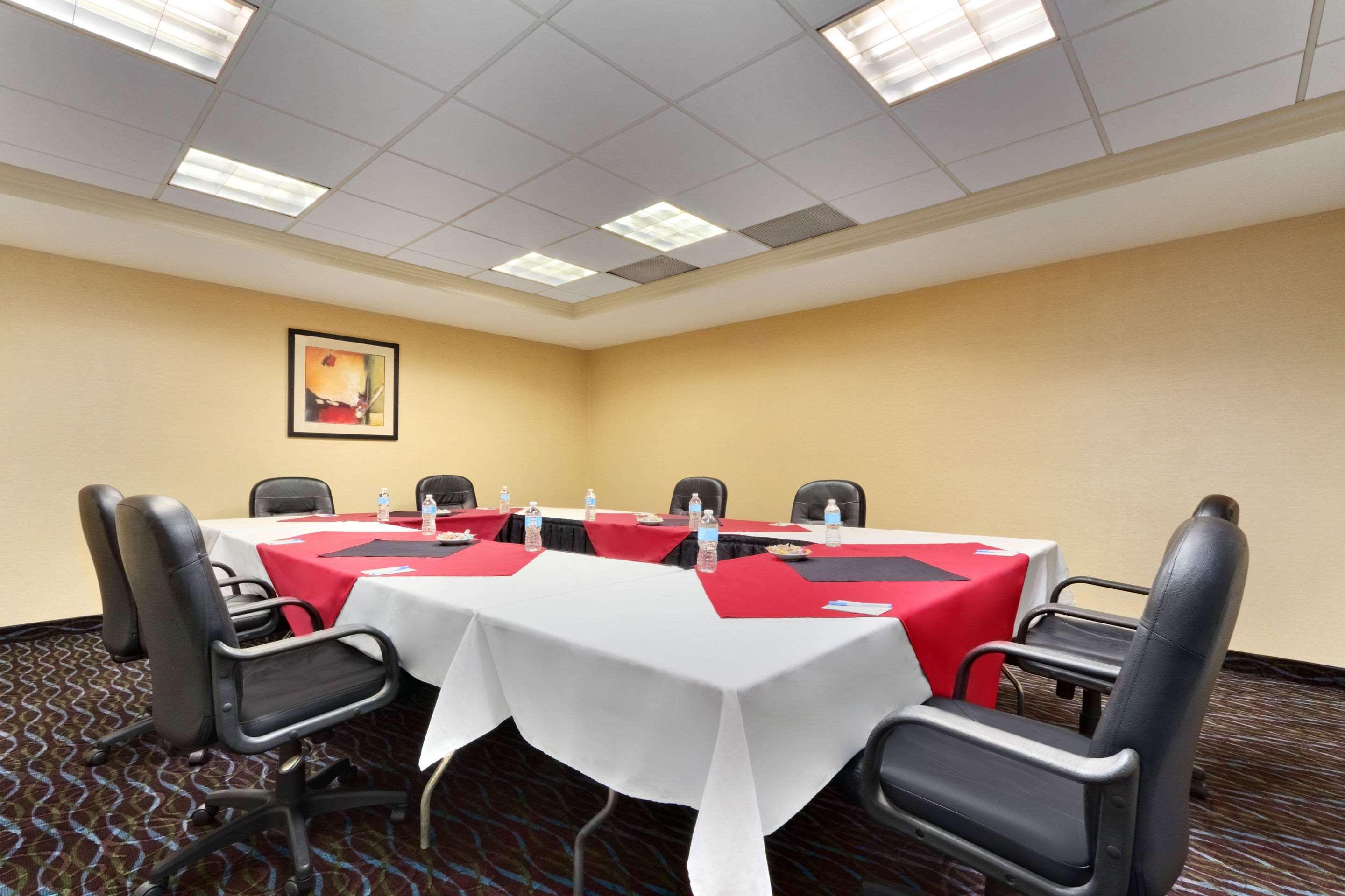 Comfort Inn & Suites Glen Mills - West Chester Екстериор снимка