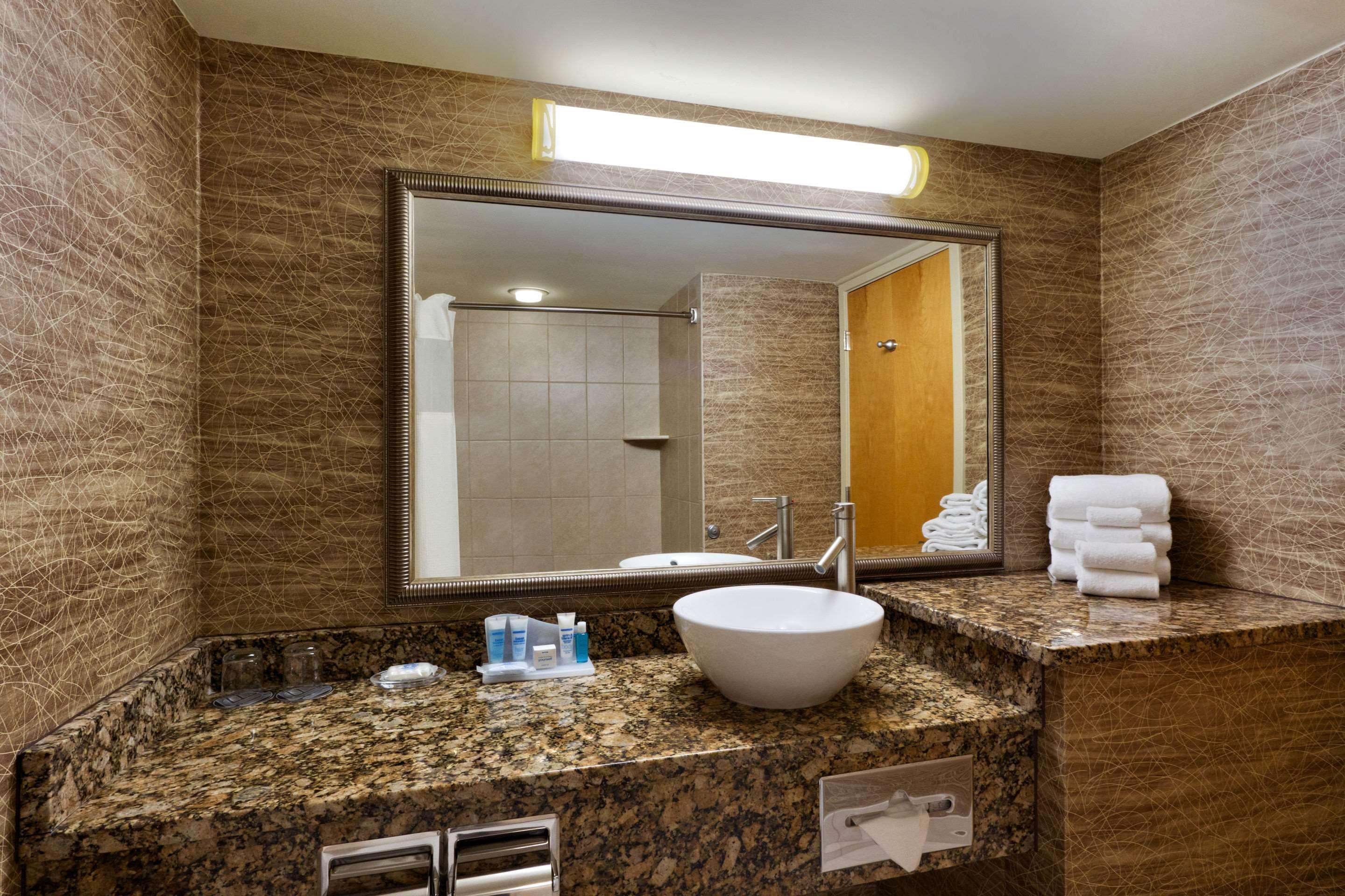 Comfort Inn & Suites Glen Mills - West Chester Екстериор снимка