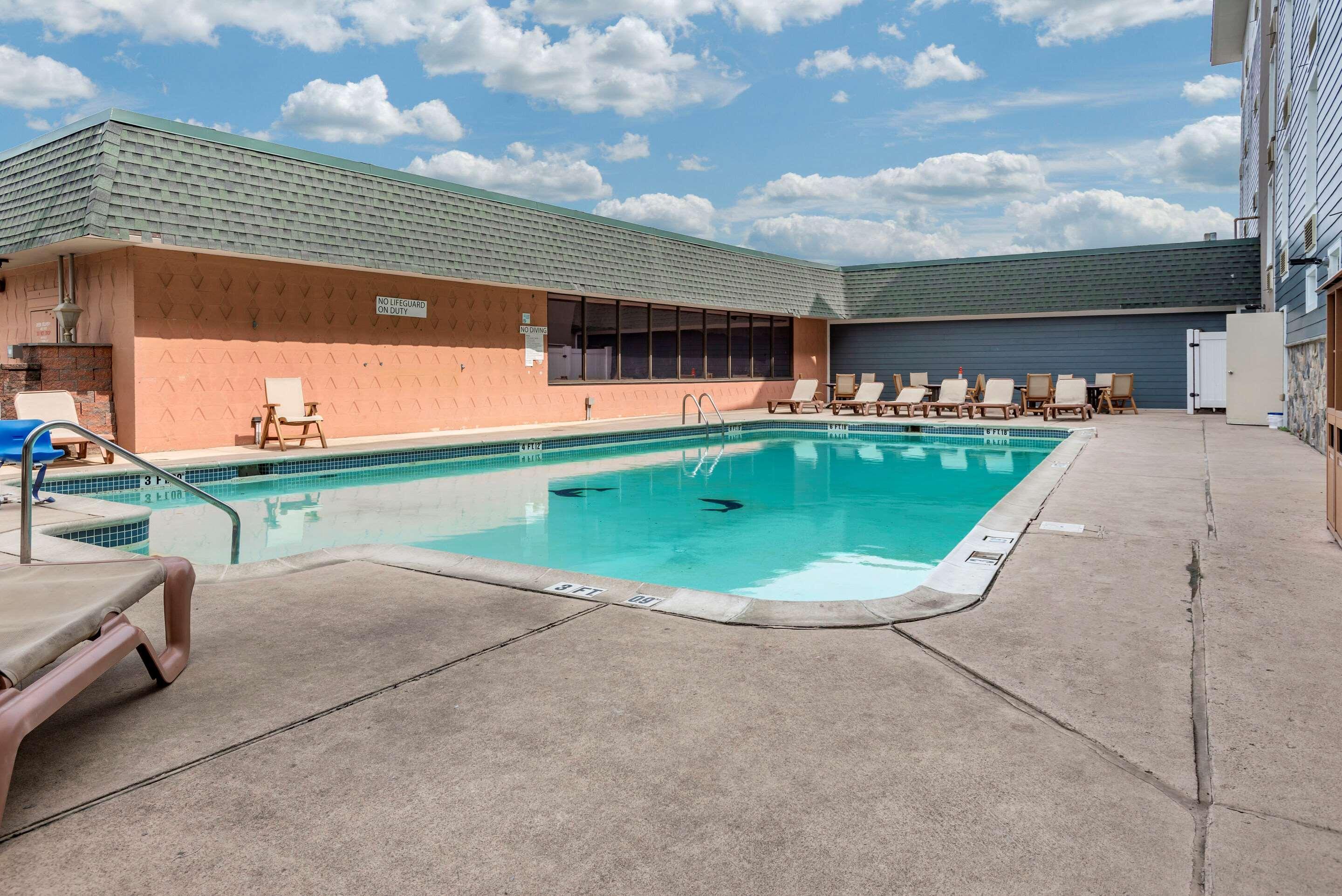 Comfort Inn & Suites Glen Mills - West Chester Екстериор снимка