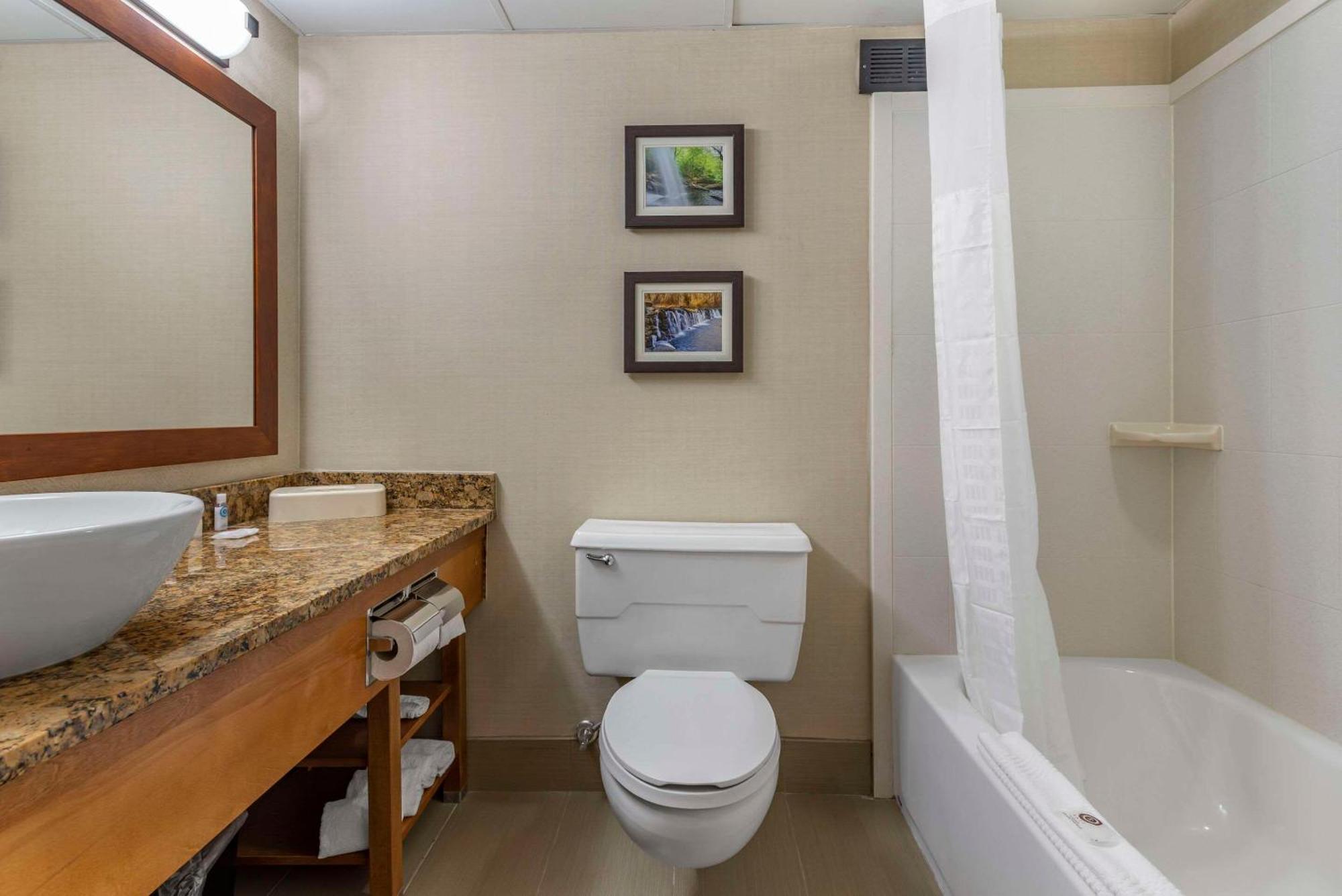 Comfort Inn & Suites Glen Mills - West Chester Екстериор снимка